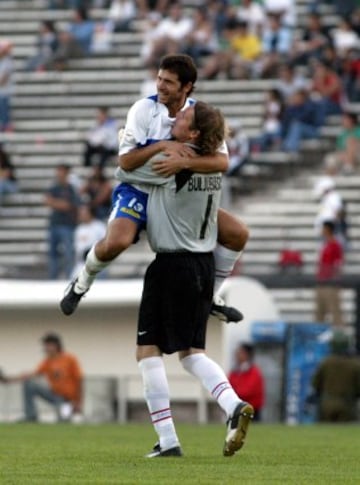 Gimnasia y Esgrima de La Plata, Ferrocarril Oeste y Deportivo Cuenca fueron sus clubes siguientes tras jugar por la Universidad Católica. Se retiró el 2011 y hoy está dedicado a la formación de jugadores nacidos entre el 2000 y 2009.