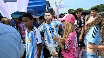 Fans gather outside DRV PNK Stadium in Fort Lauderdale, Florida, on July 16, 2023, prior to the presentation of Argentine soccer star Lionel Messi as the newest player for Major League Soccer's Inter Miami CF. (Photo by GIORGIO VIERA / AFP)