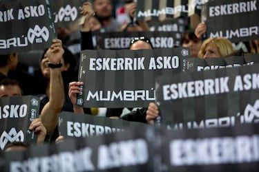 Emotivo homenaje a Mumbrú en el adiós de Miribilla a la ACB