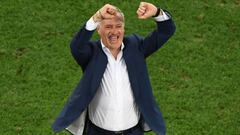 Didier Deschamps celebra la victoria.