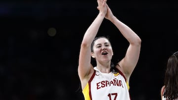 Megan Gustafson celebra el triunfo de España ante China.