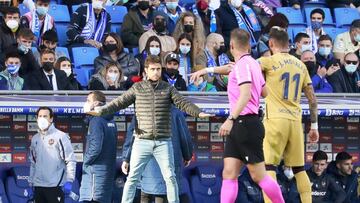 11/12/21 PARTIDO PRIMERA DIVISION
 LIGA SANTANDER FUTBOL
 ESPANYOL LEVANTE 
 
 Adrian Esteve (e) Levante UD
 