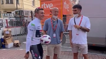 Remco Evenepoel junto a Víctor Mollejo y Lluís López