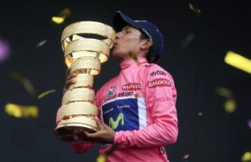 Nairo Quintana celebra la victoria del Giro de 2014. Se convirti¨® en el primer ciclista colombiano en coronarse en Italia.