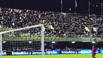 <b>LLENO. </b>El Cartagonova reunió a 15.000 cartageneros, pero España no pudo pasar del empate.