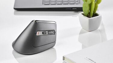 Evita dolores en la mano o la muñeca con este ratón ergonómico vertical