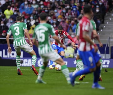 Carrasco marca el 1-0 para el Atleti.