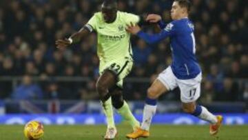 Yaya Toure trata de marcharse de Andrew Yates.