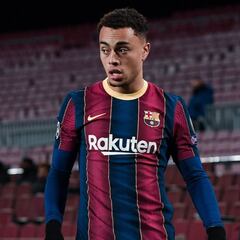 Sergiño Dest doubtful to play against Cornella