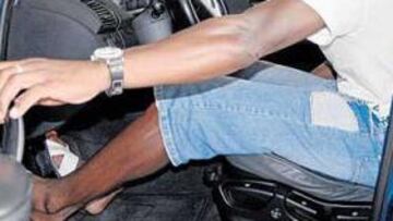 <b>DESPEDIDA. </b>Richard Morales , ayer marchándose de La Rosaleda.