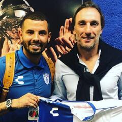 No lo olvidan: Schiavi visitó a Cardona y se llevó su camiseta