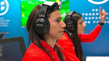 Formación VAR de las árbitras en la Sala VOR de la Ciudad del Fútbol de Las Rozas.