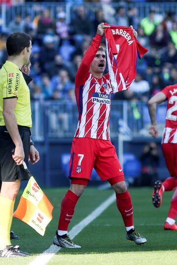 Griezmann recuerda tras el gol a Barberá, el joven seguidor del Atlético de Madrid recientemente fallecido. 