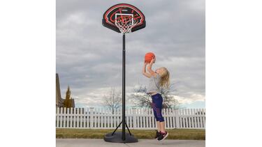 Equipa tu jardín con estas canastas de baloncesto ajustables en altura e ideales para los más pequeños