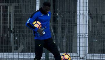 Caicedo durante el entrenamiento del Espanyol