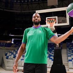 Will Thomas, renovado; solo falta Tyson Carter