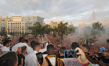 Valencia sigue de fiesta: apoteósis en el ayuntamiento