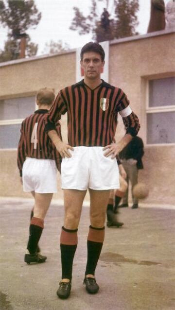 Cesare Maldini comenzó su carrera como futbolista profesional en el Triestina en el que militó en la temporada 1952/1953. Pero el club en el que creció como jugador y conquistó más títulos fue con el AC Milan, equipo en el que estuvo desde 1954 hasta 1966 (en la imagen). Antes de su retirada como futbolista, disputó una temporada más (1966-1967) en el Torino. 