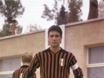 Cesare Maldini comenzó su carrera como futbolista profesional en el Triestina en el que militó en la temporada 1952/1953. Pero el club en el que creció como jugador y conquistó más títulos fue con el AC Milan, equipo en el que estuvo desde 1954 hasta 1966 (en la imagen). Antes de su retirada como futbolista, disputó una temporada más (1966-1967) en el Torino. 