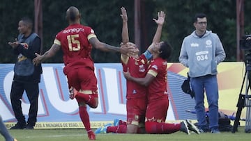Jugadores de Rionegro &Aacute;guilas celebrando un gol ante Medell&iacute;n por la Liga &Aacute;guila I-2018