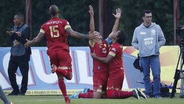 Jugadores de Rionegro Águilas celebrando un gol ante Medellín por la Liga Águila I-2018