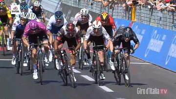 Espectacular sprint entre Gaviria y Dainese para definir la etapa