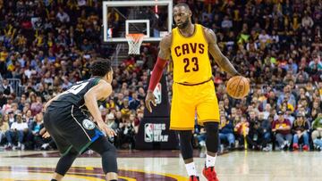 CLEVELAND, OH - FEBRUARY 27: Rashad Vaughn #20 of the Milwaukee Bucks guards LeBron James #23 of the Cleveland Cavaliers during the second half at Quicken Loans Arena on February 27, 2017 in Cleveland, Ohio. The Cavaliers defeated the Bucks 102-95. NOTE TO USER: User expressly acknowledges and agrees that, by downloading and/or using this photograph, user is consenting to the terms and conditions of the Getty Images License Agreement. Jason Miller/Getty Images/AFP
== FOR NEWSPAPERS, INTERNET, TELCOS & TELEVISION USE ONLY ==
