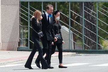 Ana Obregón, Alessandro Lequio y Carolina Monje en el entierro del Álex Lequio. 