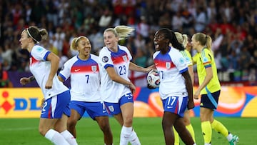 Soccer Football - UEFA Women's Euro 2025 - Quarter Final - Sweden v England - Stadion Letzigrund, Zurich, Switzerland - July 17, 2025 England's Michelle Agyemang celebrates scoring their second goal with England's Lauren James, England's Lucy Bronze and England's Alessia Russo REUTERS/Matthew Childs