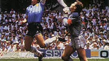 Fue el primer gol del mítico Argentina-Inglaterra del Mundial de México. Un manotazo que pasó a la historia.