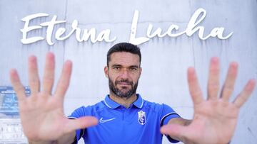 Jorge Molina marcando sus diez años de Primera.