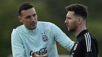 Lionel Scaloni y Leo Messi.