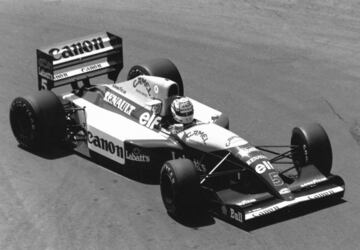 El legendario campeón de 1992 comenzó a dejar ver su poblado bigote en el cajón más alto del podio en el GP de Europa 1985. Mansell impuso, a los mandos de un Williams Renault que logró tres victorias más aquella edición, un ritmo endiablado desde la salida, hecho que corrobora los 21 y 58 segundos que sacó a Ayrton Senna y Keke Rosberg en la línea de meta del legendario trazado de Brands Hatch.