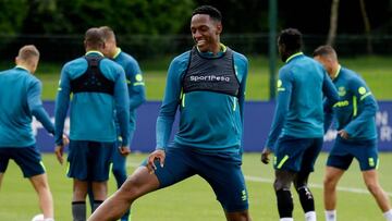 Yerry Mina durante un entrenamiento con el Everton.