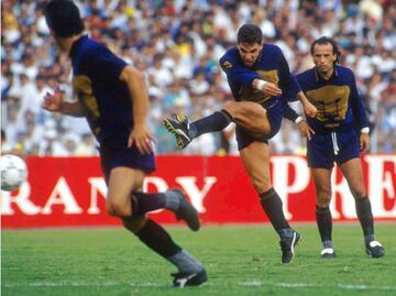 Referente del fútbol mexicano. ‘Beto’ García Aspe comenzó su carrera profesional con Pumas en 1984 y en su última temporada fue campeón con el equipo. Jugó un total de 172 partidos y anotó 41 goles. Representó a México en tres Mundiales, cuatro Copas América y dos Confederaciones.