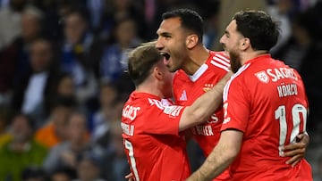 Benfica's Greek forward #14 Vangelis Pavlidis (C) celebrates scoring the opening goal during the Portuguese League football match between FC Porto and SL Benfica at Dragao stadium in Porto on April 6, 2025. (Photo by MIGUEL RIOPA / AFP)