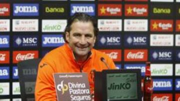 Pizzi: "Hoy por hoy no va a salir ningún futbolista del Valencia"