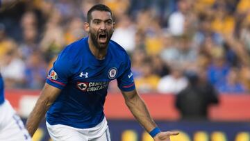 Martin Cauteruccio celebrando un gol ante Tigres en la jornada 16 del torneo Clausura 2018