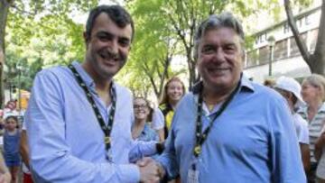 FELICES. Javier Guillén y Jean-Paul Fourier se estrechan la mano en su encuentro en Nimes.