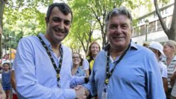 FELICES. Javier Guill&eacute;n y Jean-Paul Fourier se estrechan la mano en su encuentro en Nimes. 
 