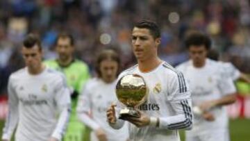 Cristiano Ronaldo ofreció el Balón de Oro al Bernabéu.