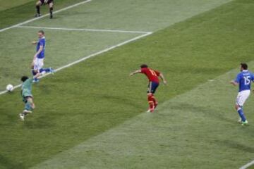 Eurocopa 2012. Final. Espa?a-Italia. La Selecci車n gan車 4-0 a la 'Azzurra'. Juan Mata cerr車 el marcador con el cuarto gol, 4-0.