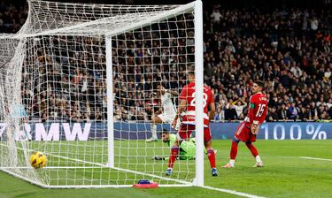 Vuelve a marcar el brasileño, que aprovechó un balón rechazado en el segundo palo para firmar el 2-0.