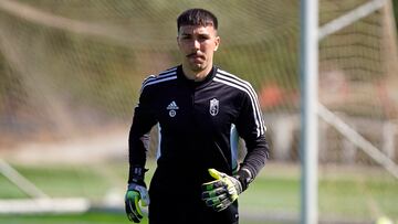 Adri L車pez durante un entrenamiento.