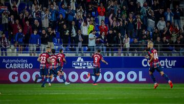 Sergi Enrich celebra su primer gol como jugador del Huesca.