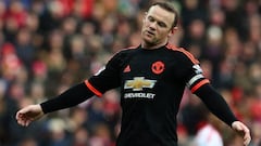United's Wayne Rooney faces spell out with knee injury