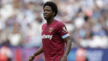 Carlos Sánchez, volante del West Ham