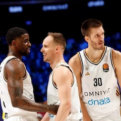 El Dubái y su récord en horas de vuelo: “Ahora el avión es nuestra casa”