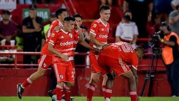 BUENOS AIRES, ARGENTINA - APRIL 09: Esequiel Barco (C) of River Plate celebrates with teammates after scoring the team´s third goal during a Liga Profesional 2023 match between Huracan and River Plate at Tomas Adolfo Duco Stadium on April 9, 2023 in Buenos Aires, Argentina. (Photo by Marcelo Endelli/Getty Images)