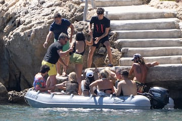 Sebasti¨¢n Yatra y Aitana disfrutan de unos d¨ªas de vacaciones en Ibiza navegando en un barco.